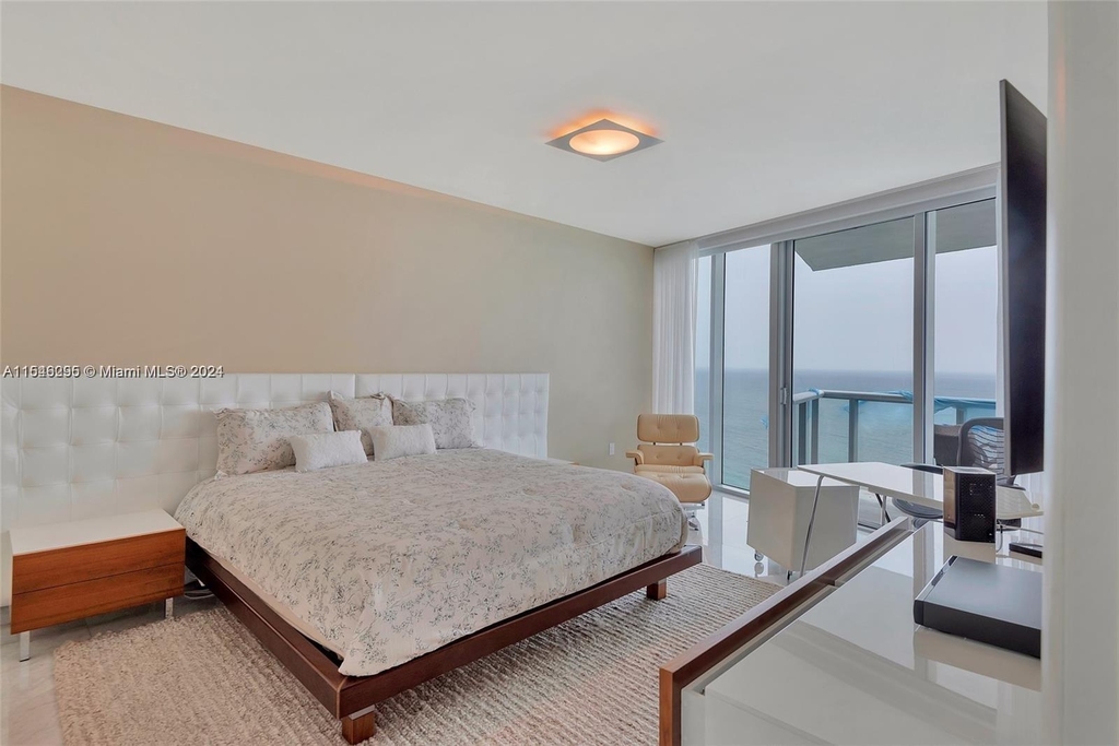 17001 Collins Ave - Photo 10