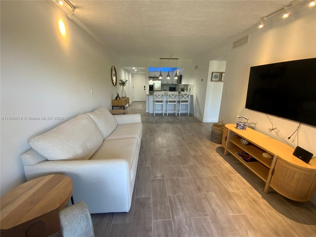 6444 Collins Ave - Photo 6