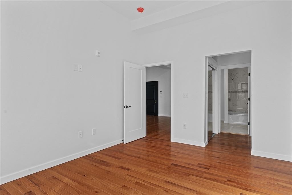 280 Essex Street - Photo 3