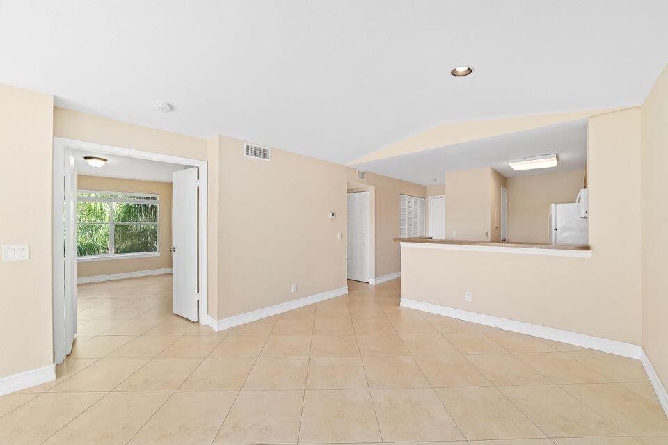 1725 Palm Cove Boulevard - Photo 4