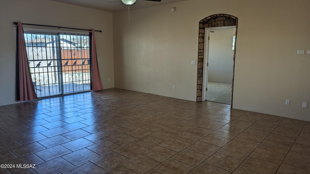 2650 W Oriole Circle - Photo 1