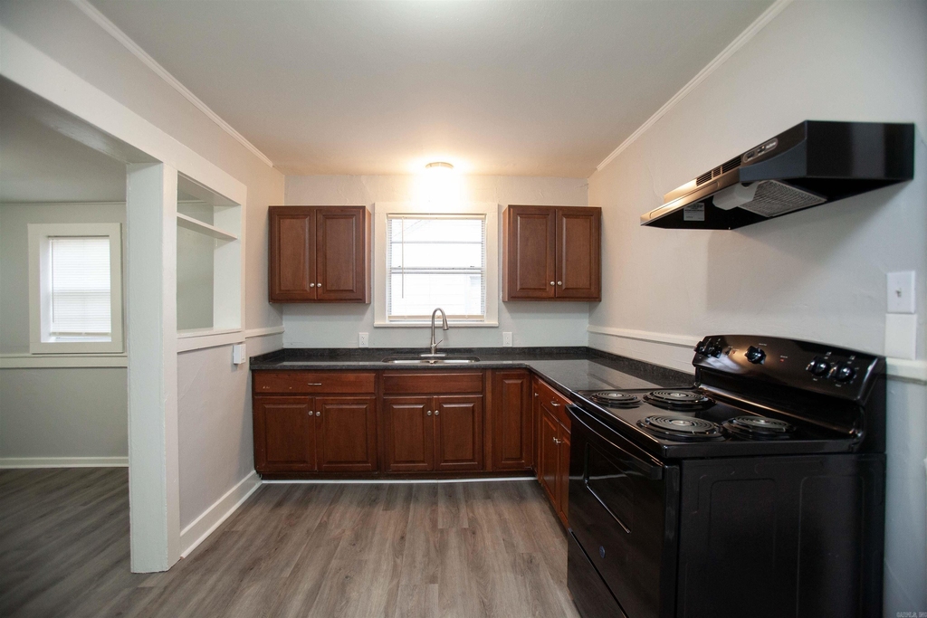 1409 W 18th Street - Photo 5