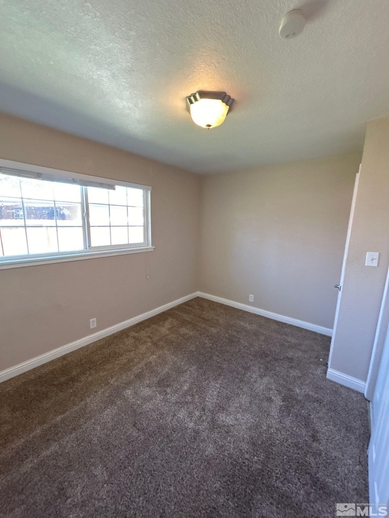 1675 Harvard Way - Photo 11