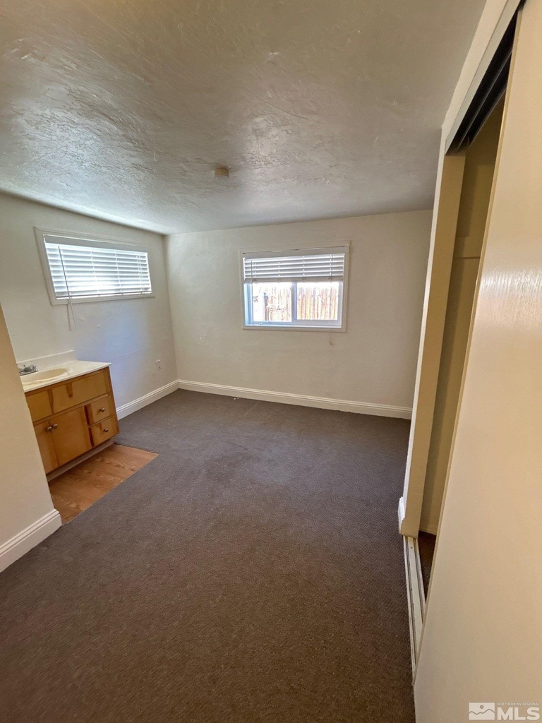 1675 Harvard Way - Photo 4