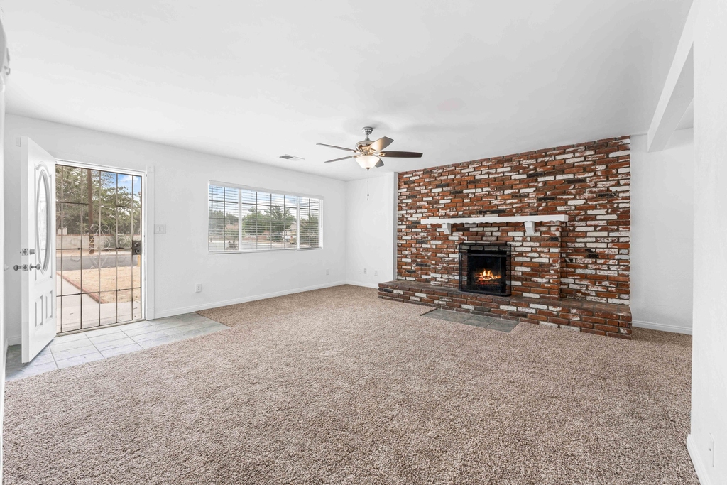 44203 Date Avenue - Photo 4