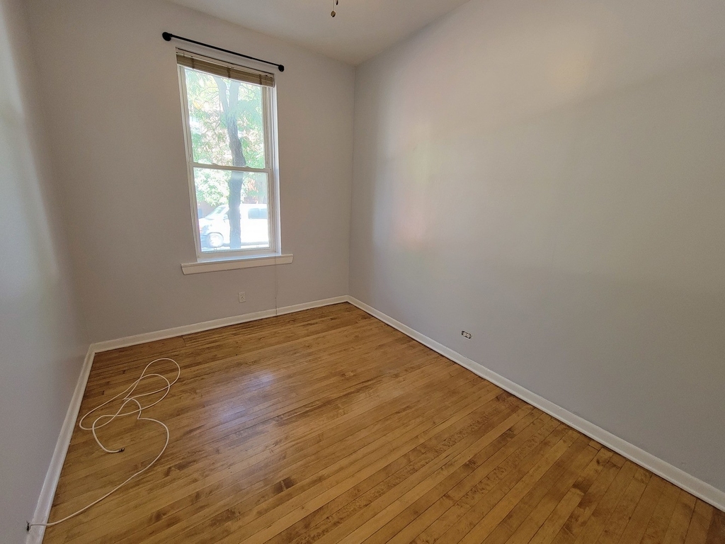 2347 W Wilson Avenue - Photo 10