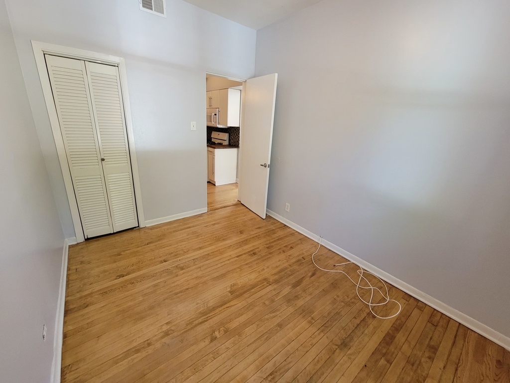 2347 W Wilson Avenue - Photo 11