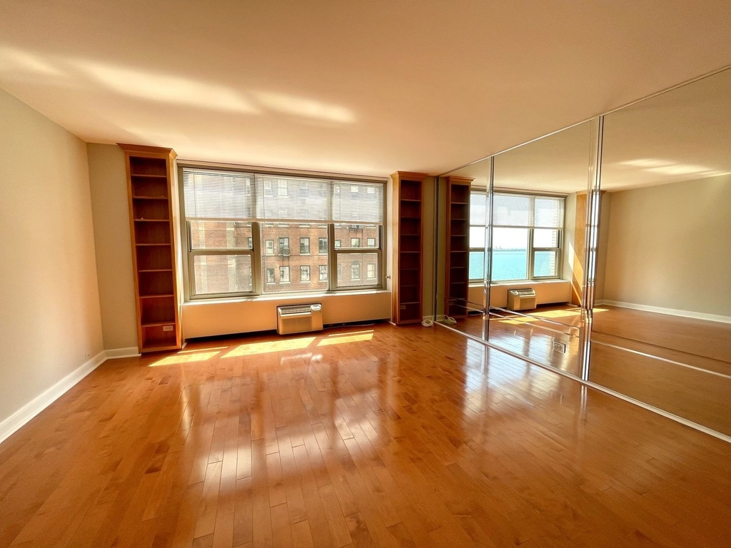 1550 N Lake Shore Drive - Photo 3