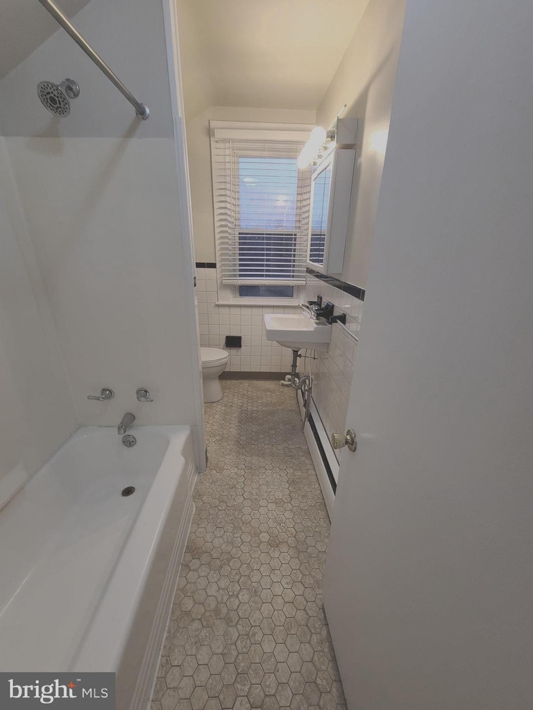 692 Gladstone Avenue - Photo 10