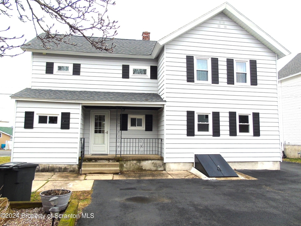 112 E Elm Street - Photo 1