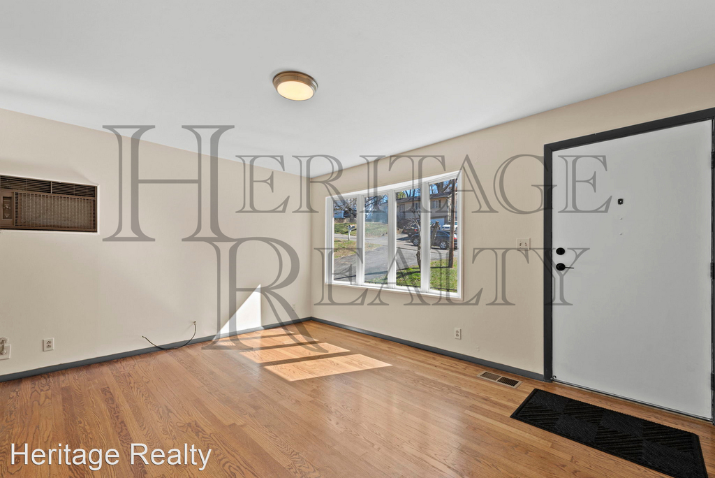 721 Lippencott Street - Photo 2