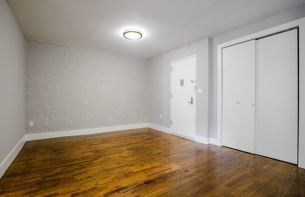 416 West 23rd Street - Photo 5