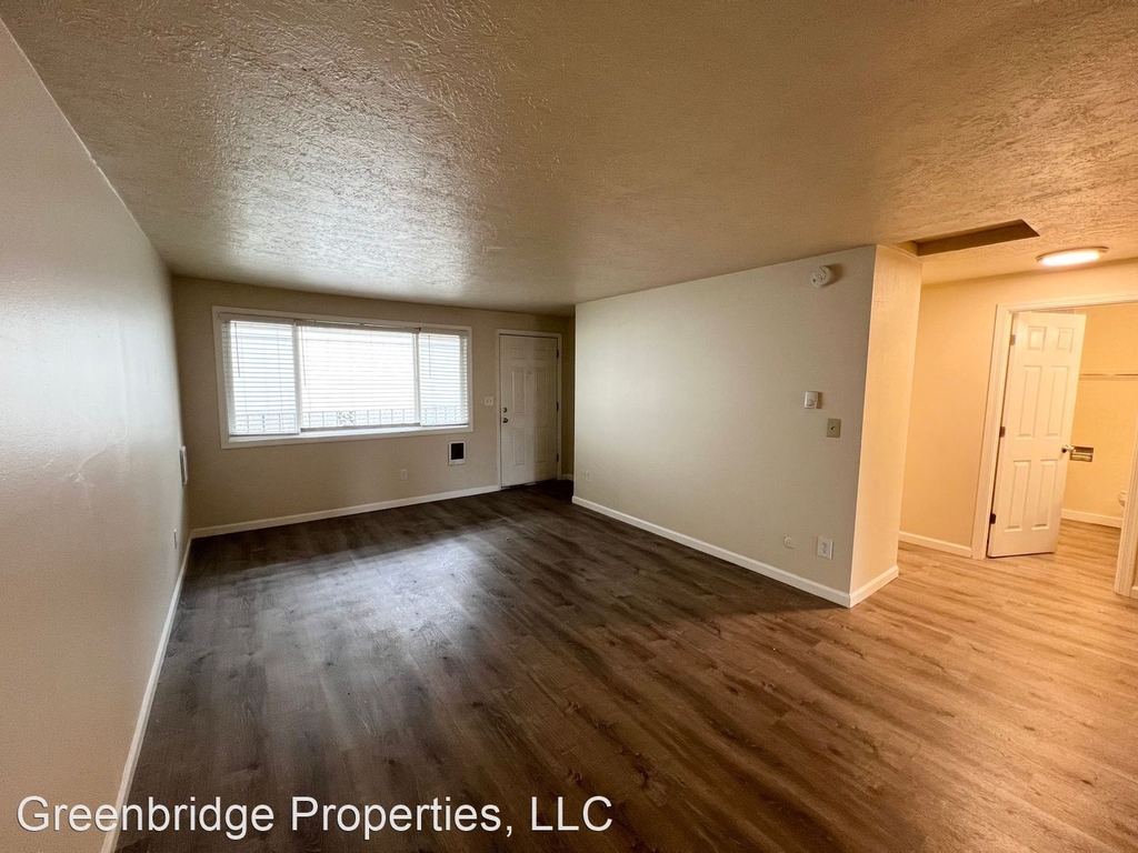 1313 Ne 131st Pl. - Photo 2