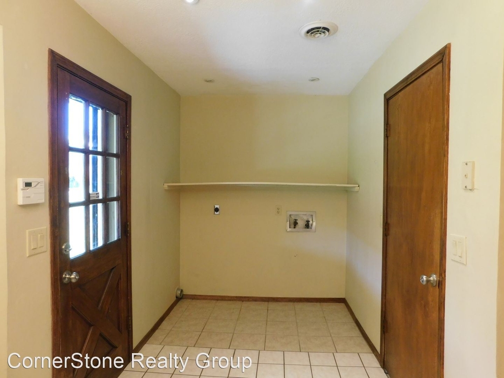 2906 Kendall Avenue - Photo 6