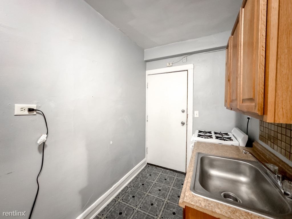 4602 N. Beacon, Unit A-4 - Photo 1