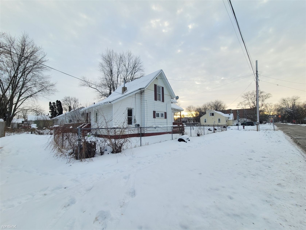 2702 Owen St - Photo 0