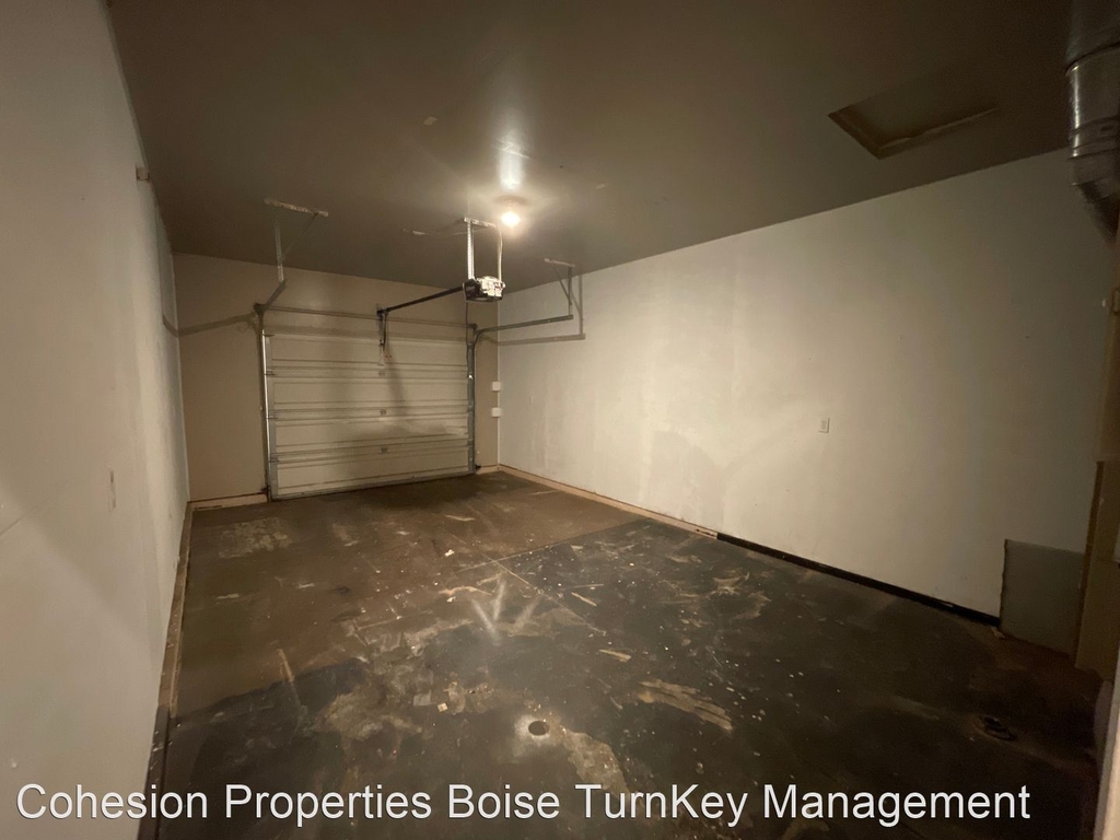 212 Hudson Ave - Photo 12