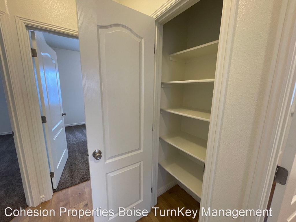 212 Hudson Ave - Photo 18