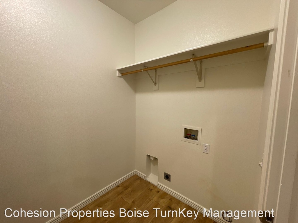 212 Hudson Ave - Photo 9