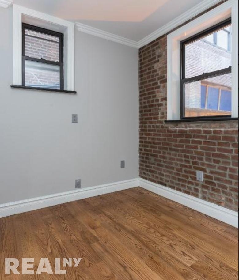 439 West 50th Street - Photo 3