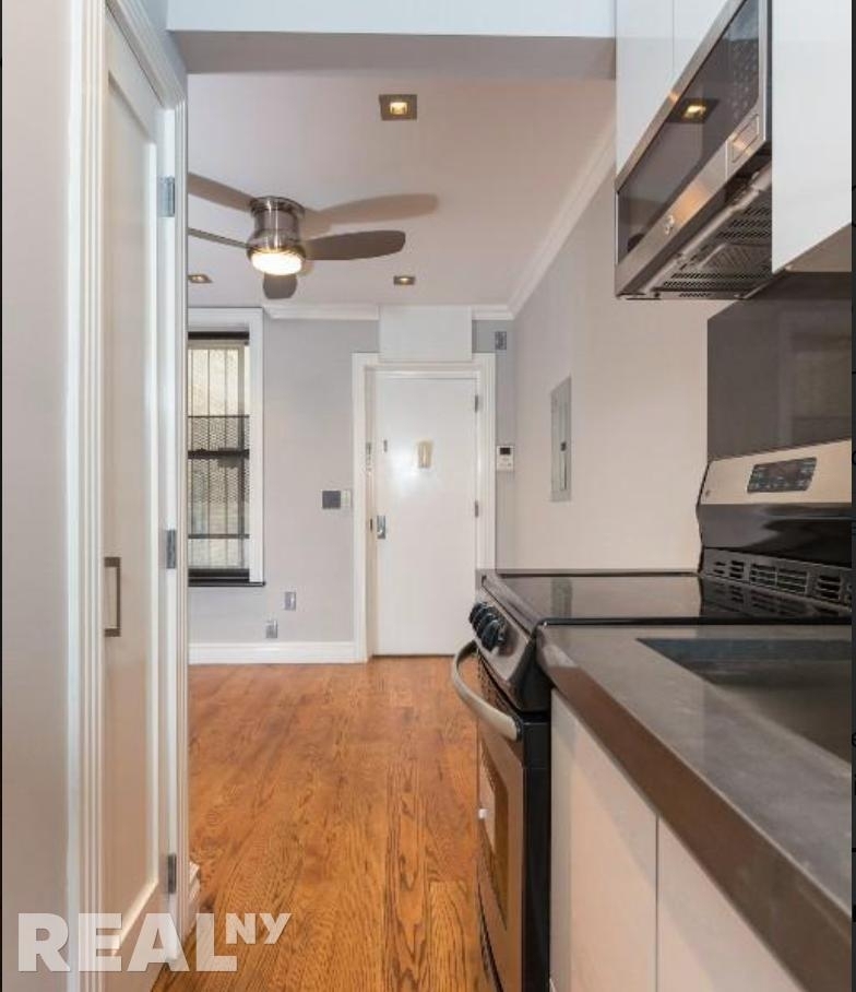 439 West 50th Street - Photo 1