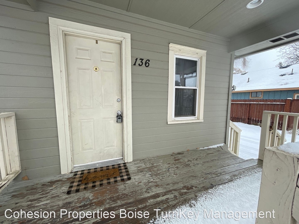 132 Hudson Ave - Photo 2