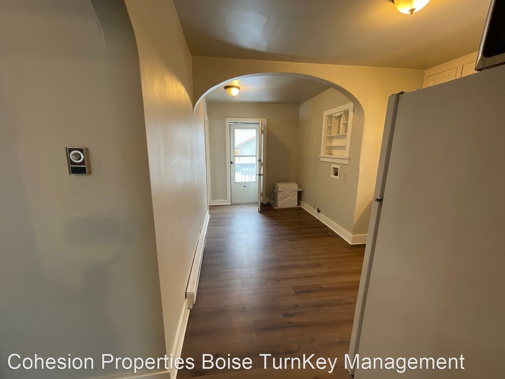 132 Hudson Ave - Photo 6