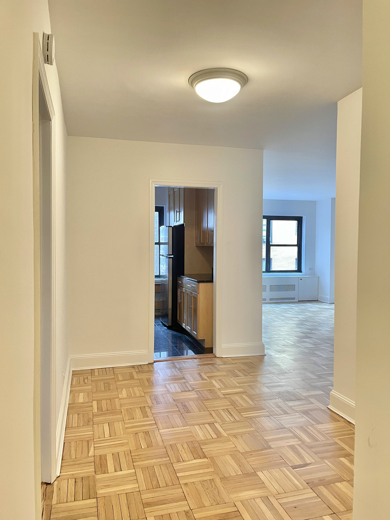 East 55th Street - Photo 2