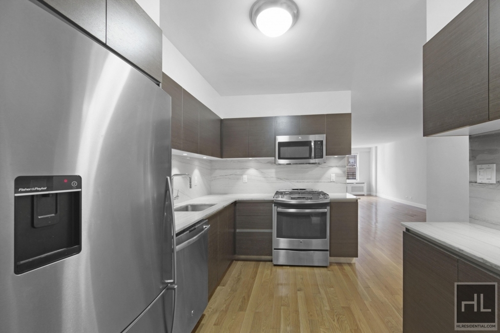 West 89 Street - Photo 8