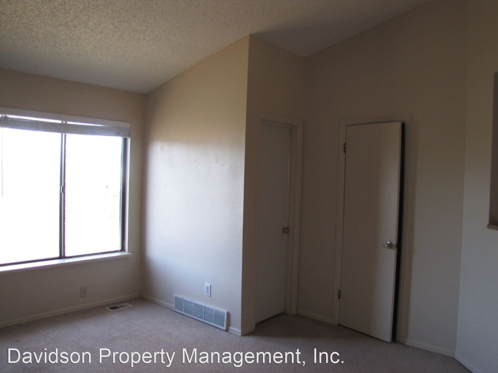 864 London Green Way - Photo 3