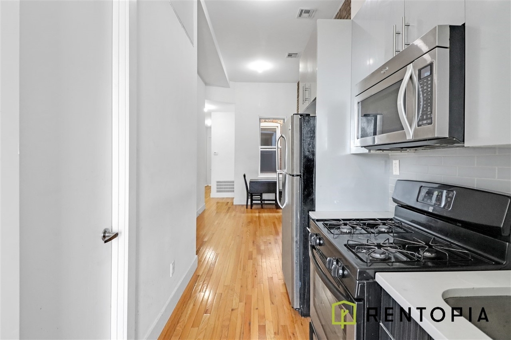 886 Jefferson Avenue - Photo 2