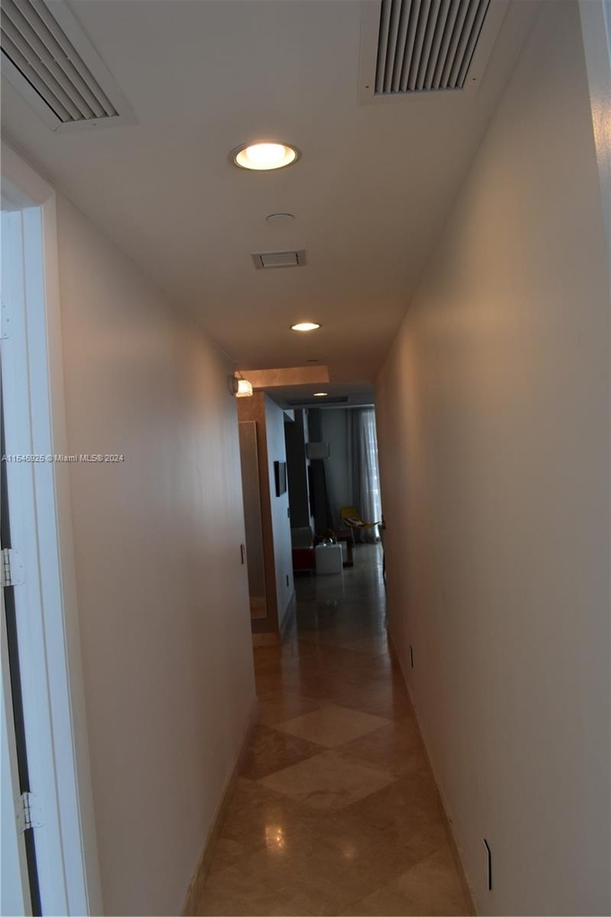 15901 Collins Ave - Photo 17