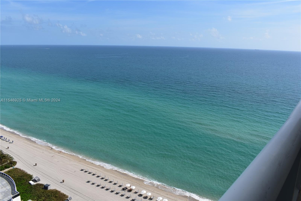 15901 Collins Ave - Photo 22