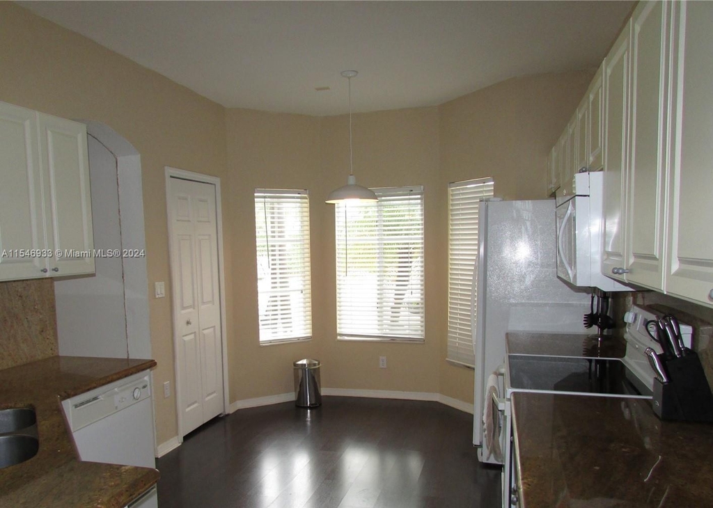 10763 Nw 83rd Ter - Photo 1