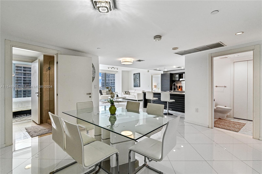 200 Biscayne Boulevard Way - Photo 2