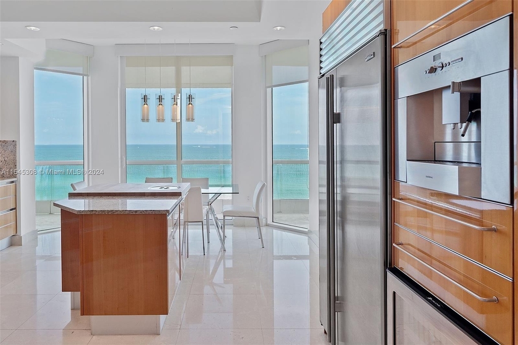 16047 Collins Ave - Photo 24