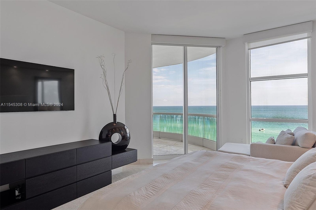 16047 Collins Ave - Photo 30