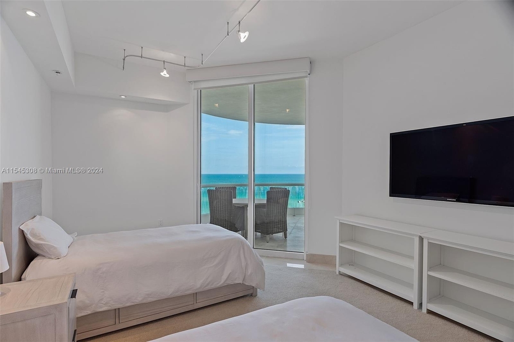 16047 Collins Ave - Photo 37