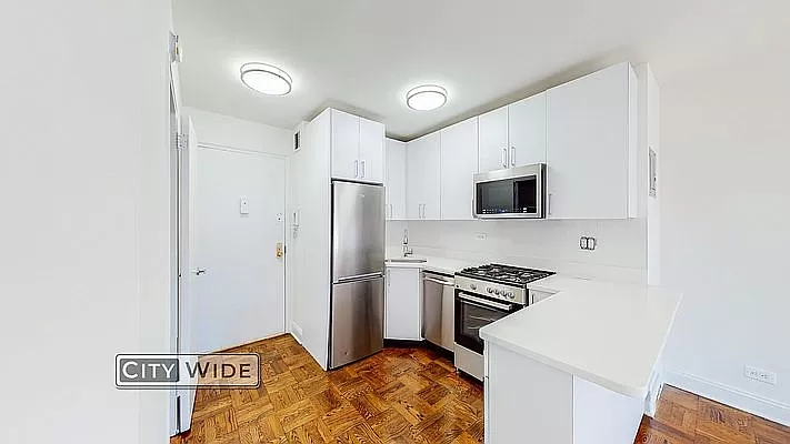 165 East 35th Street - Photo 4