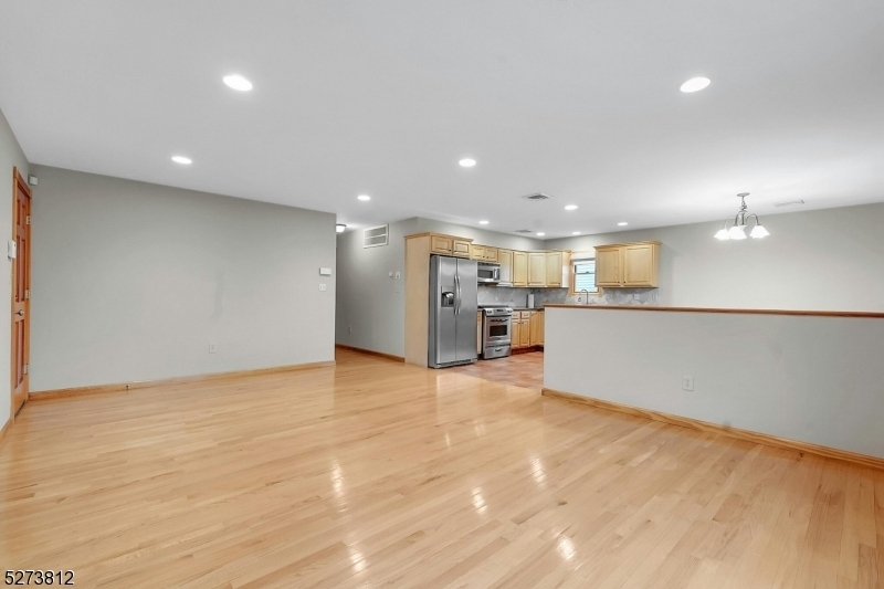 275 Lafayette Ave - Photo 2