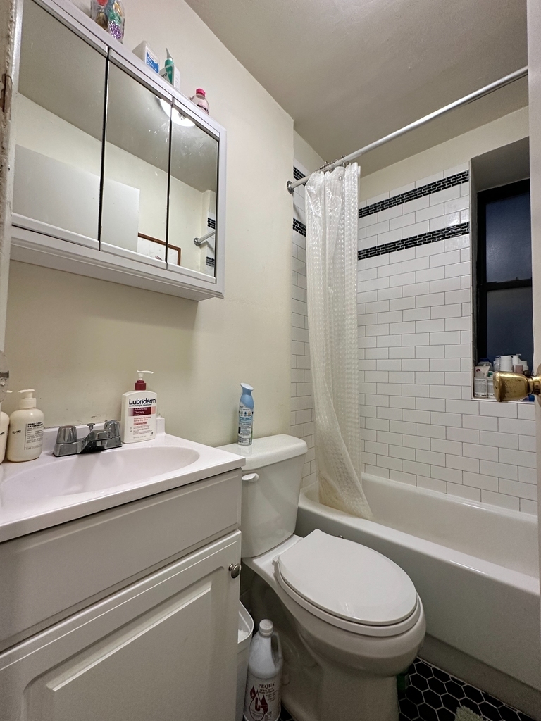 324 East 19th Street - Photo 4