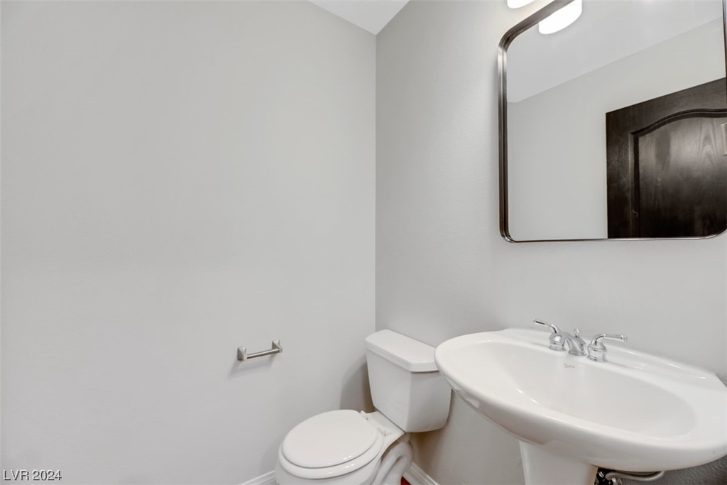 10602 W Gilmore Avenue - Photo 9