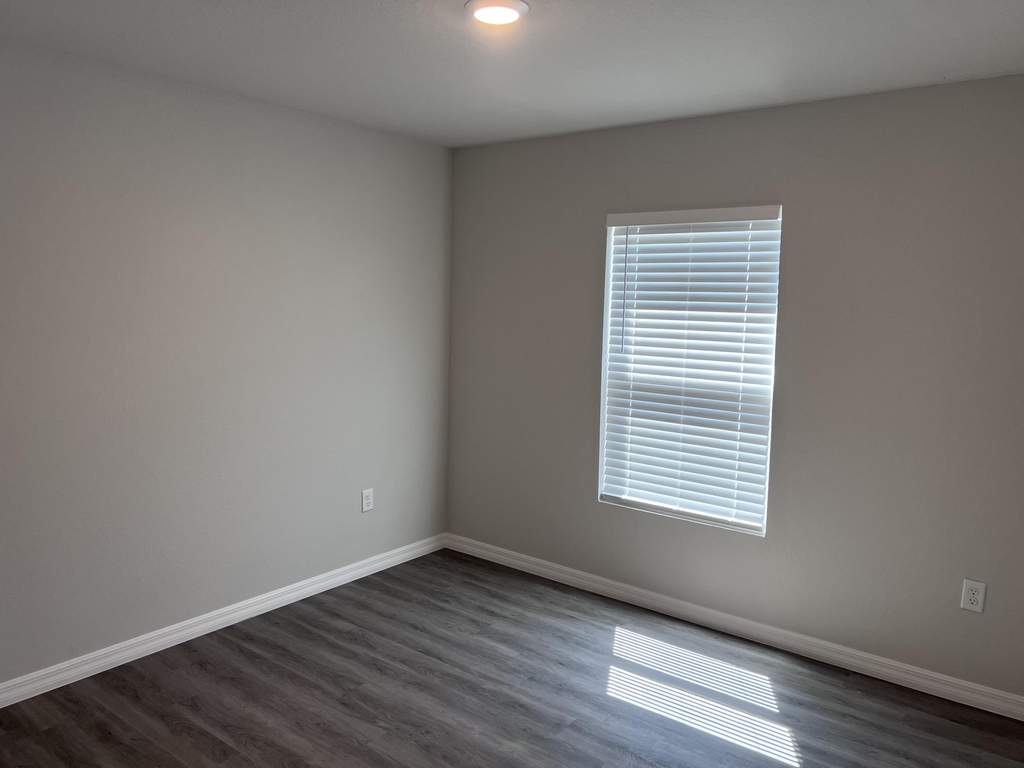 1385 Stone Ridge Circle - Photo 11