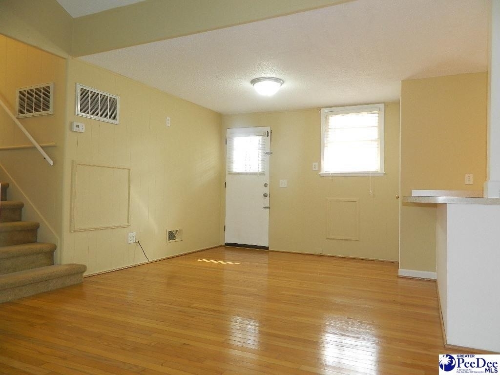 1519 Woods Rd, Apartment B - Photo 4