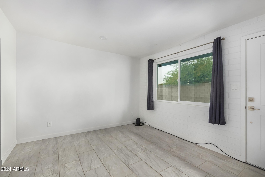 1127 N Harold Street - Photo 3