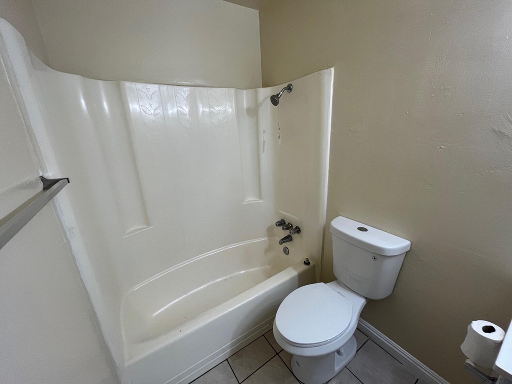 7817 Walpole Avenue - Photo 7