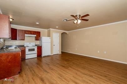 1247 Pecan Street - Photo 2