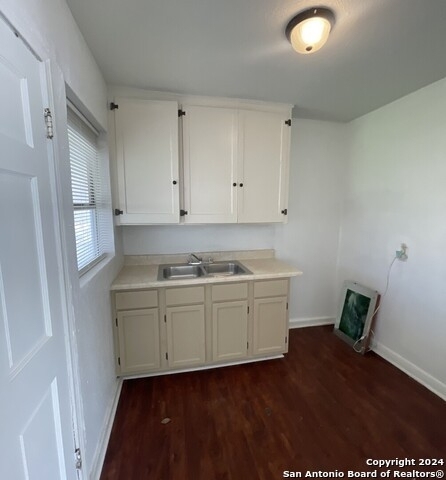 529 Walton Ave - Photo 8