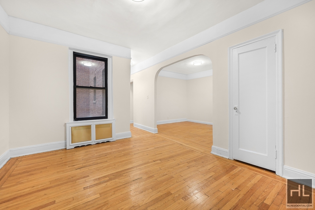 East 85 Street - Photo 5