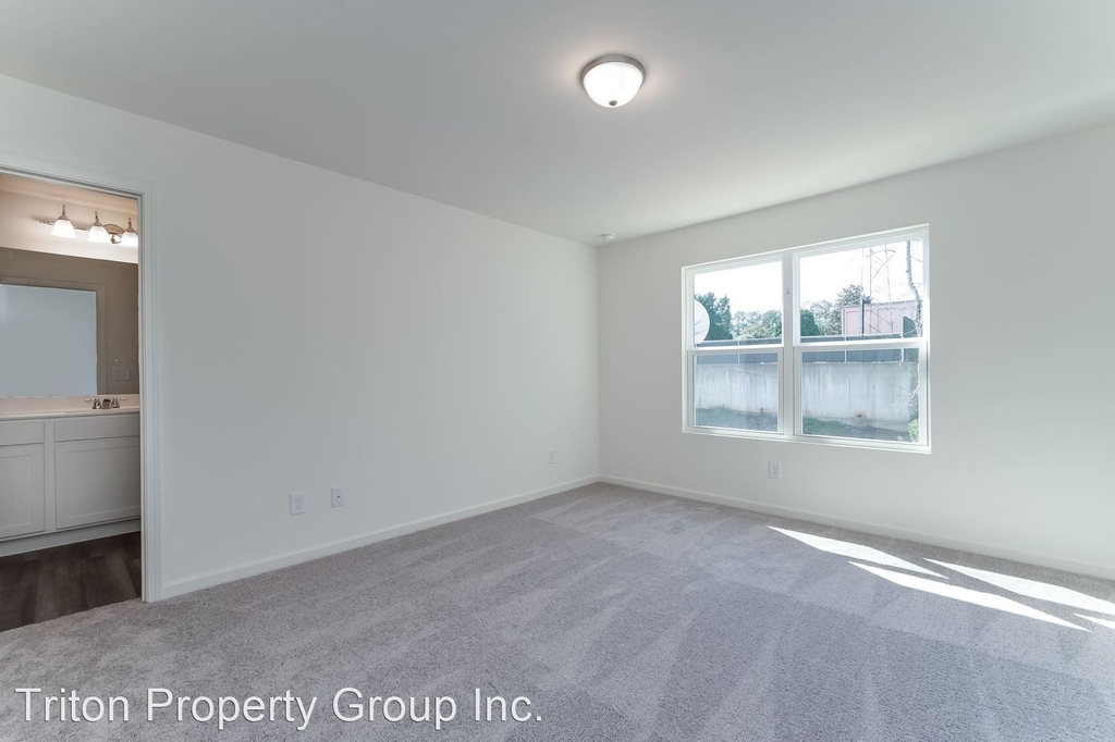 1661 Vernon Blvd - Photo 16